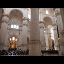 Die Farbe Weiß prägt die Kathedrale